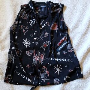 Sleevless spooky blouse